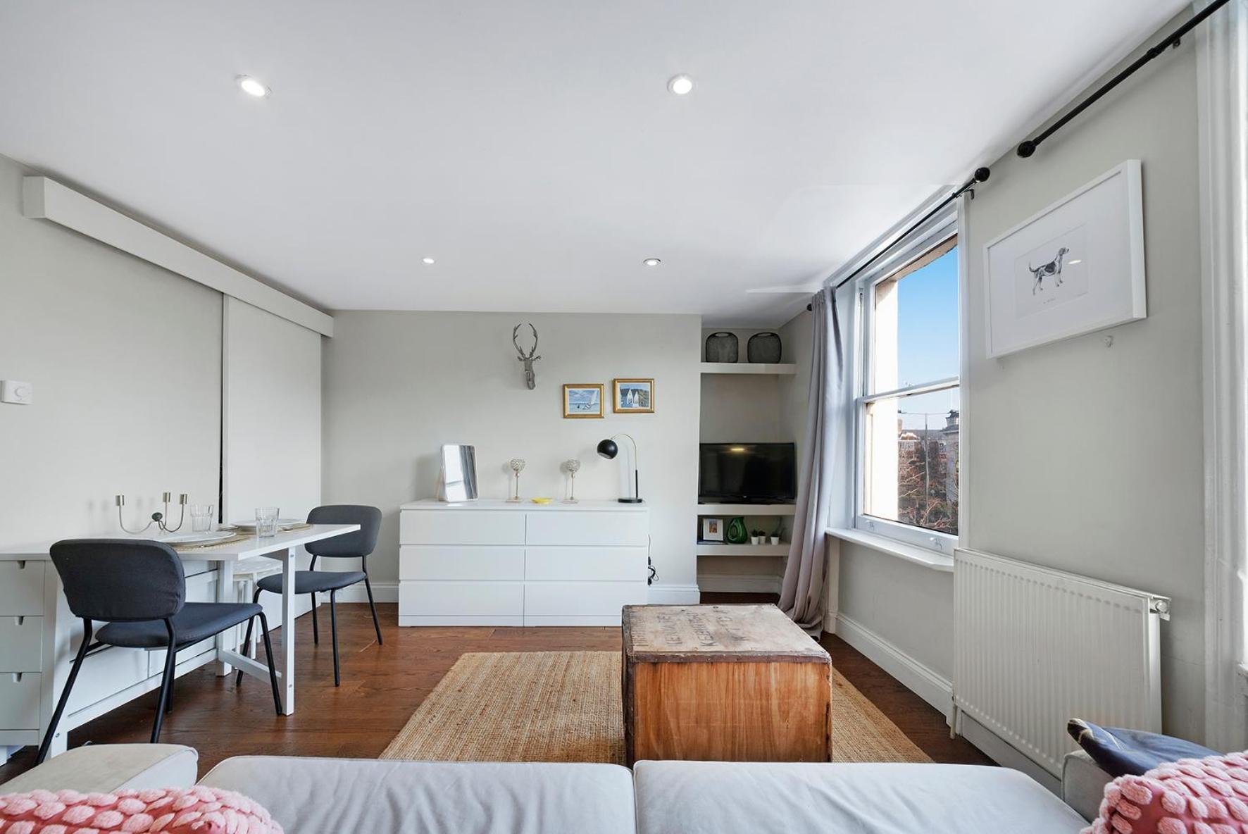 Modernised Apartments 1 And 2 Bedrooms Option Terrace And Balcony High Street ロンドン エクステリア 写真