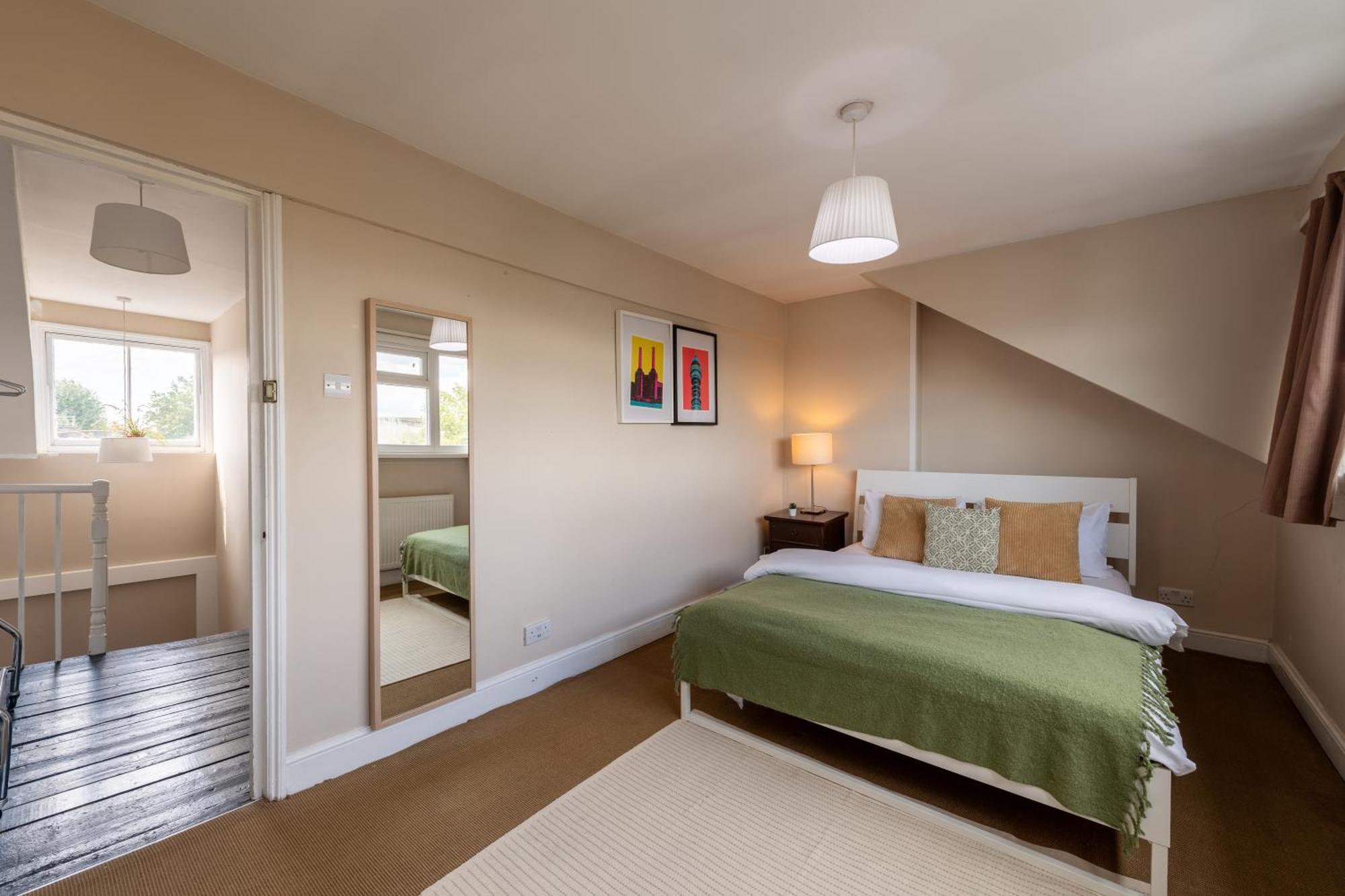 Modernised Apartments 1 And 2 Bedrooms Option Terrace And Balcony High Street ロンドン エクステリア 写真
