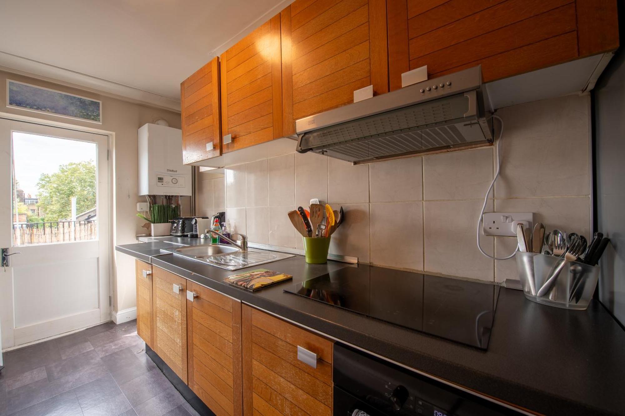 Modernised Apartments 1 And 2 Bedrooms Option Terrace And Balcony High Street ロンドン エクステリア 写真